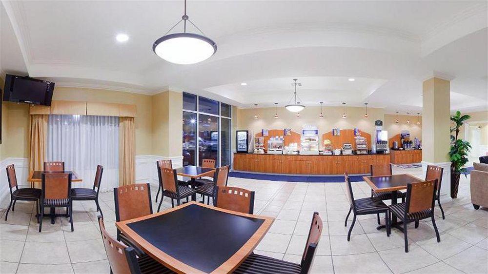 Holiday Inn Express Hotel & Suites Wichita Airport By Ihg Ngoại thất bức ảnh