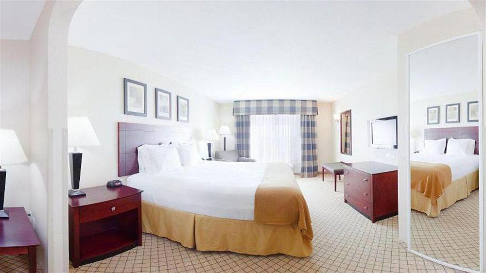 Holiday Inn Express Hotel & Suites Wichita Airport By Ihg Ngoại thất bức ảnh