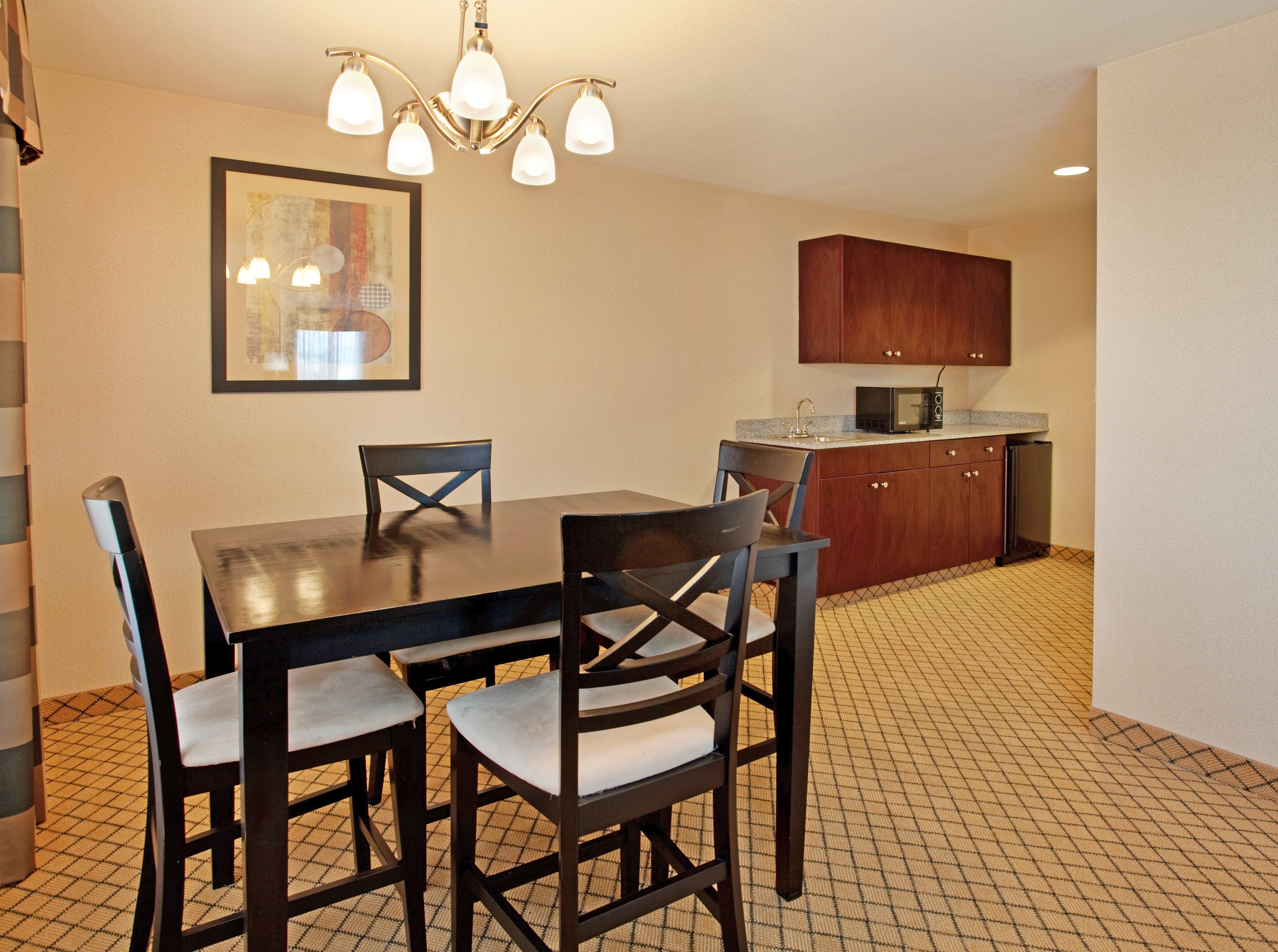 Holiday Inn Express Hotel & Suites Wichita Airport By Ihg Ngoại thất bức ảnh