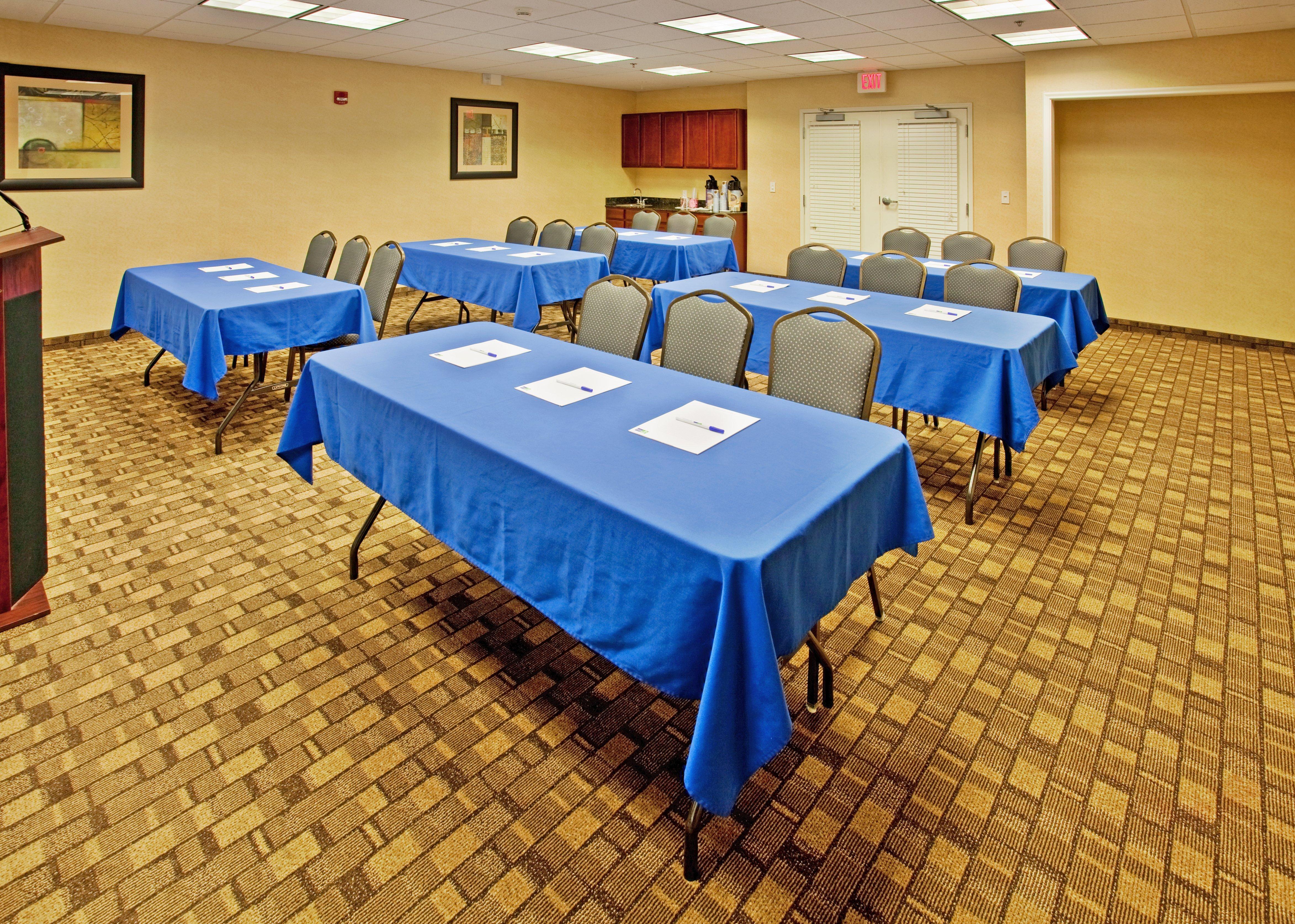 Holiday Inn Express Hotel & Suites Wichita Airport By Ihg Ngoại thất bức ảnh