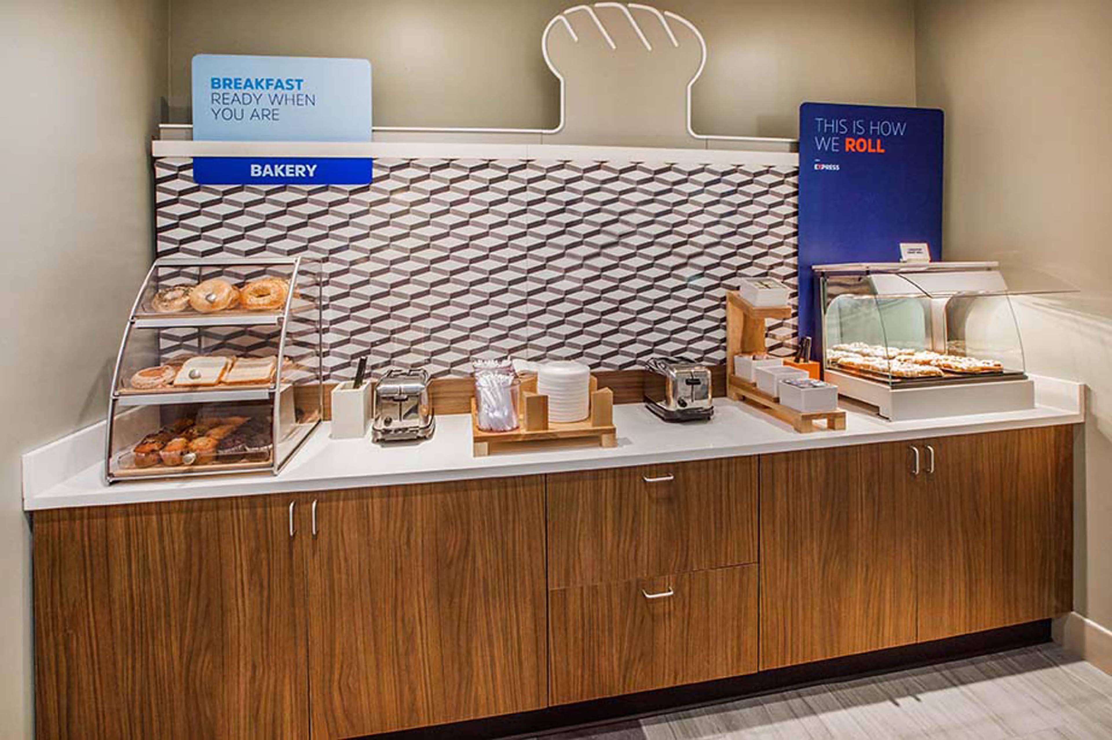 Holiday Inn Express Hotel & Suites Wichita Airport By Ihg Ngoại thất bức ảnh