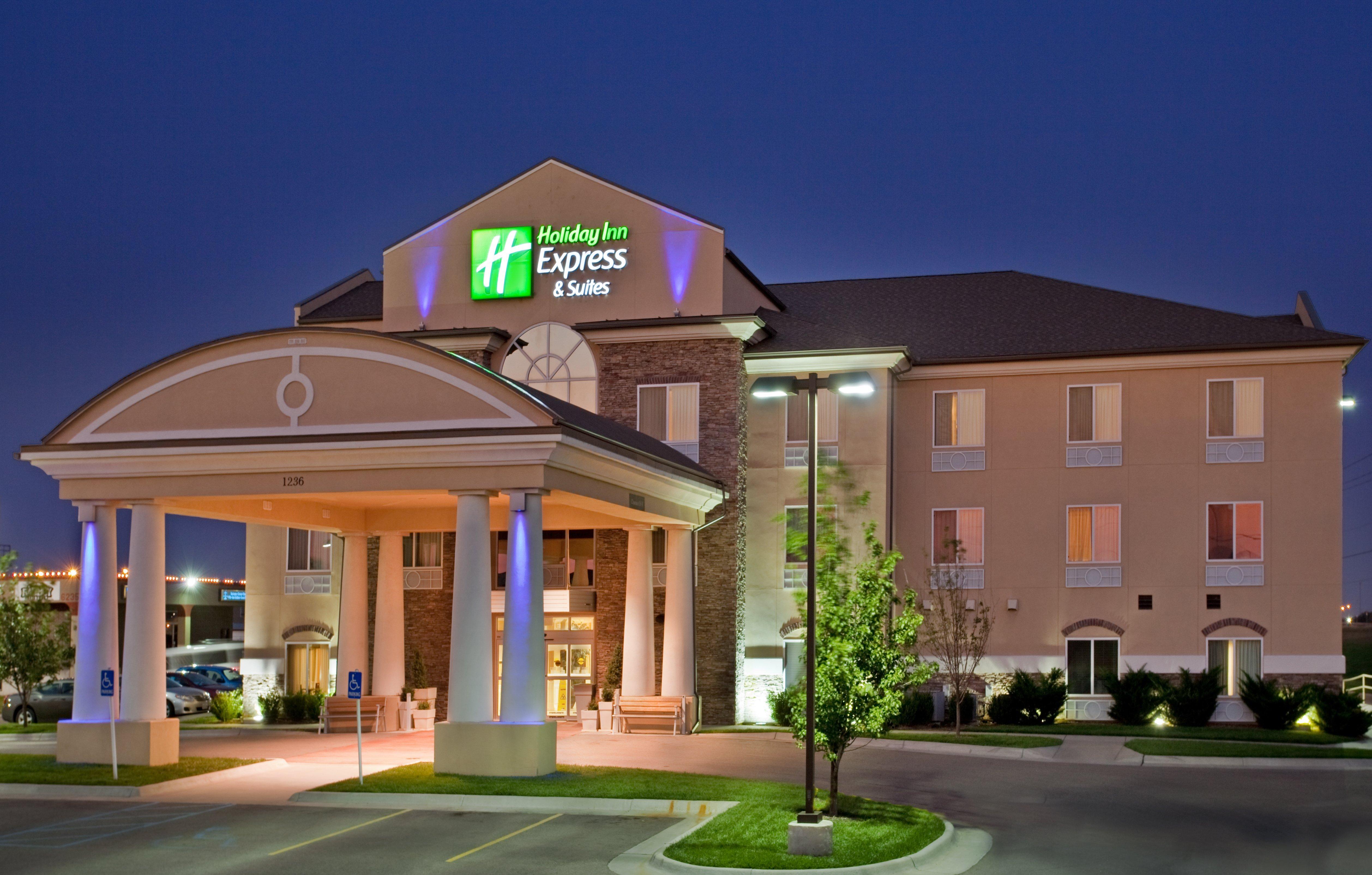 Holiday Inn Express Hotel & Suites Wichita Airport By Ihg Ngoại thất bức ảnh