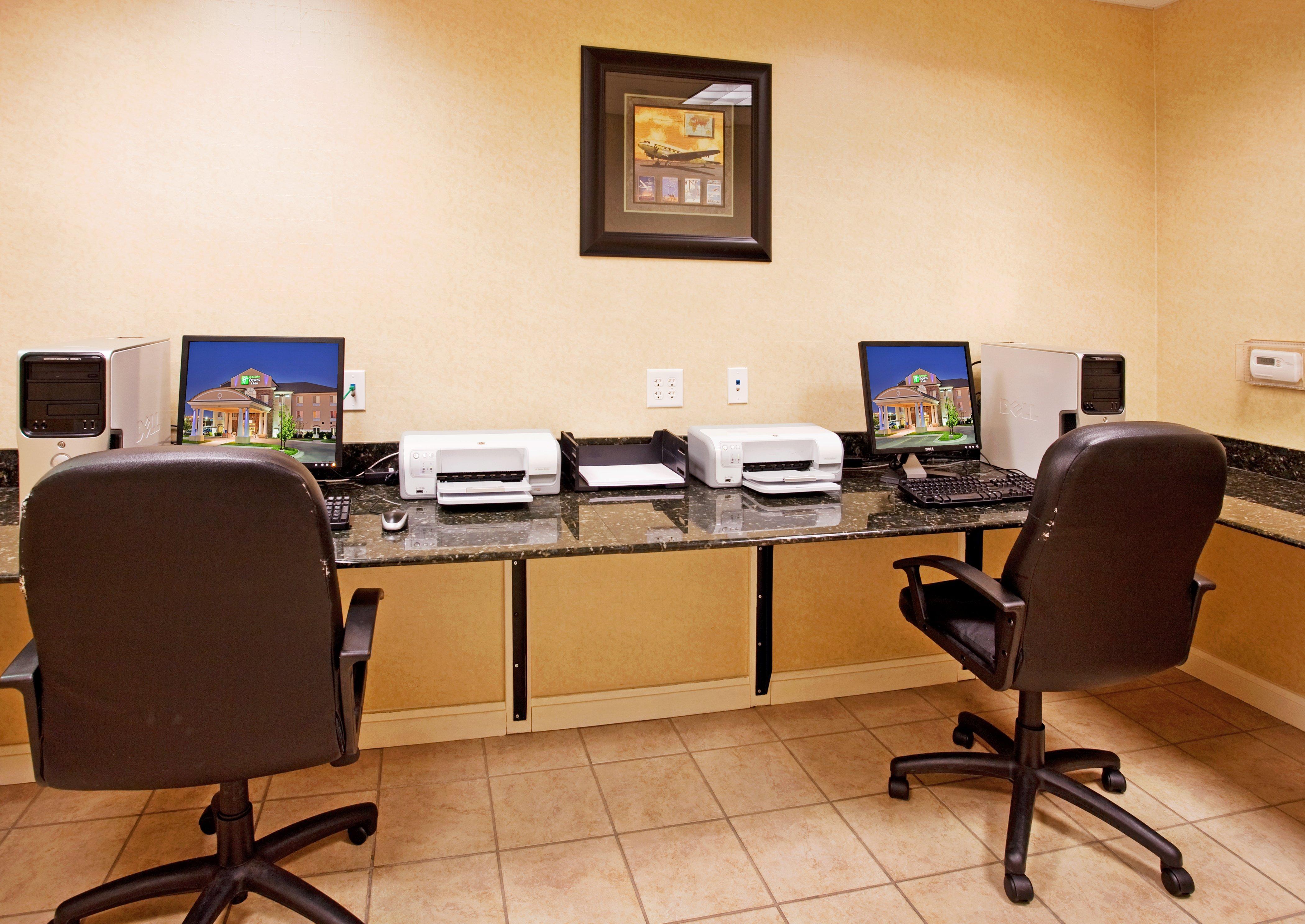 Holiday Inn Express Hotel & Suites Wichita Airport By Ihg Ngoại thất bức ảnh