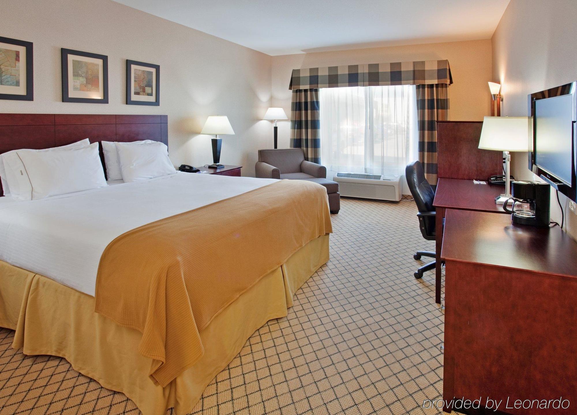 Holiday Inn Express Hotel & Suites Wichita Airport By Ihg Ngoại thất bức ảnh