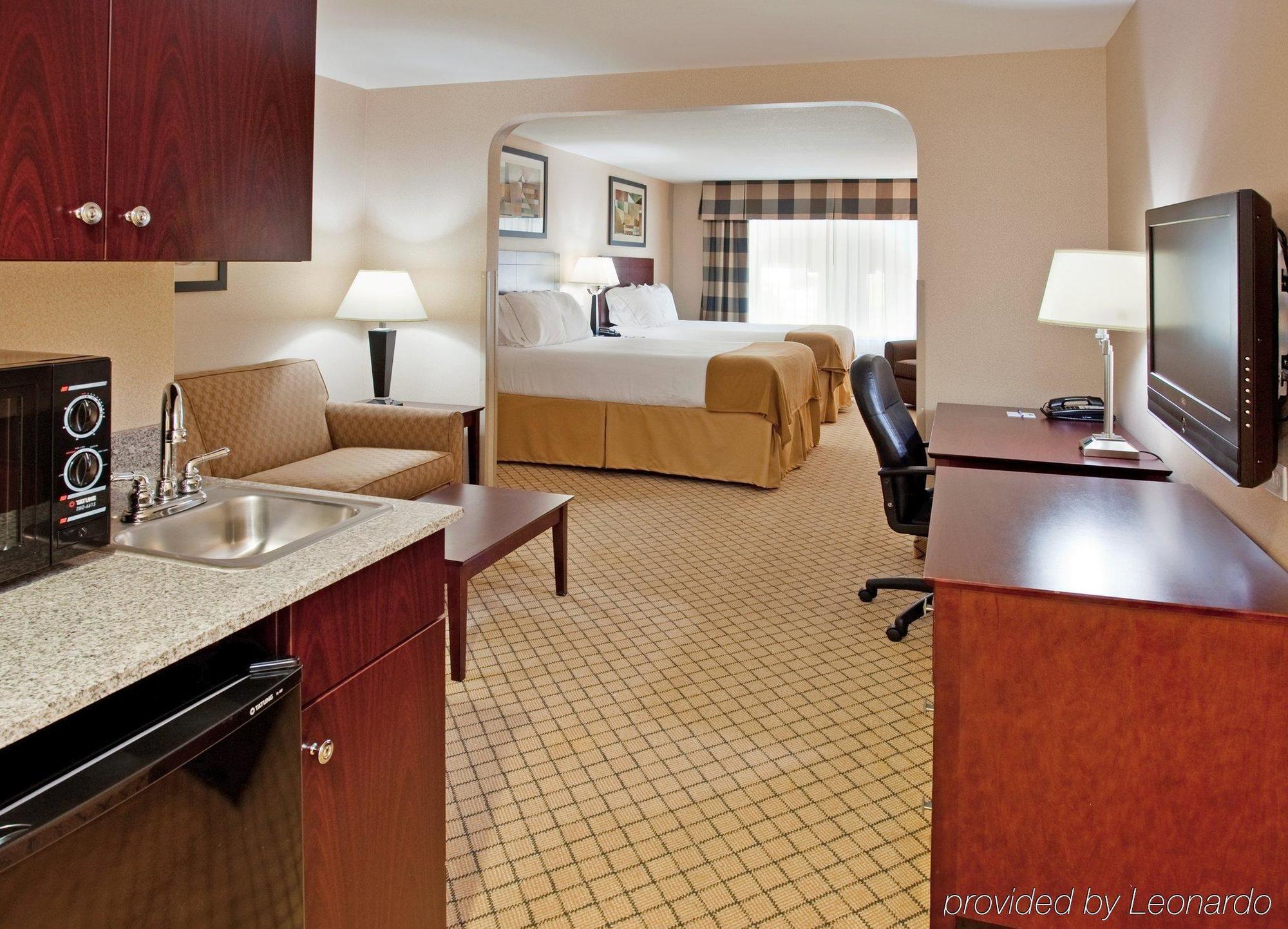Holiday Inn Express Hotel & Suites Wichita Airport By Ihg Ngoại thất bức ảnh